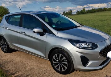 Ford Fiesta 4.657 km 16.061 &euro; Limbach-Oberfrohna 09212