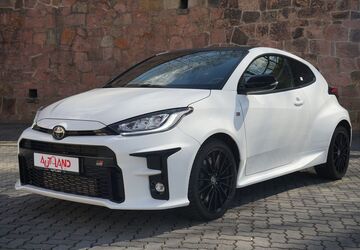 Toyota Yaris 68.597 km 33.950 &euro; Chemnitz 09113