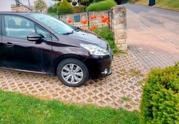 Peugeot 208 101.000 km 4.849 &euro; Penig 09322