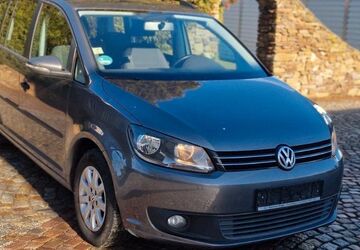 VW Touran 147.641 km 8.199 &euro; Siebenlehn Großschirma 09603
