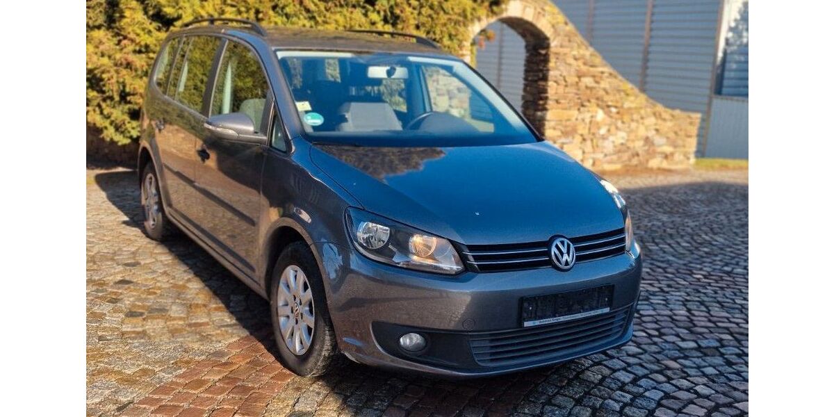 VW Touran 147.641 km 8.599 &euro; Siebenlehn Großschirma 09603