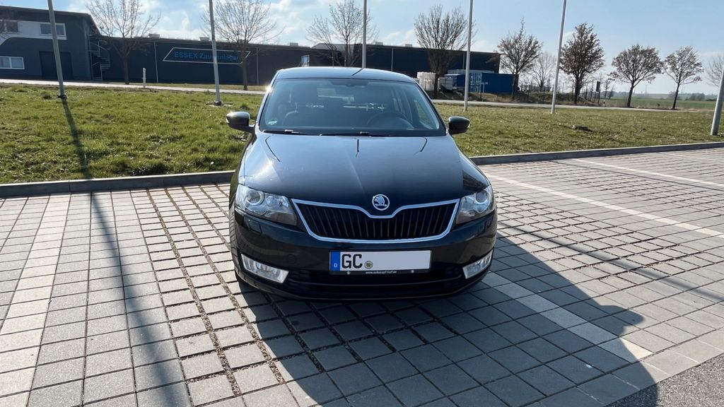 Skoda Rapid 124.000 km 8.500 &euro; Niederfrohna 09243
