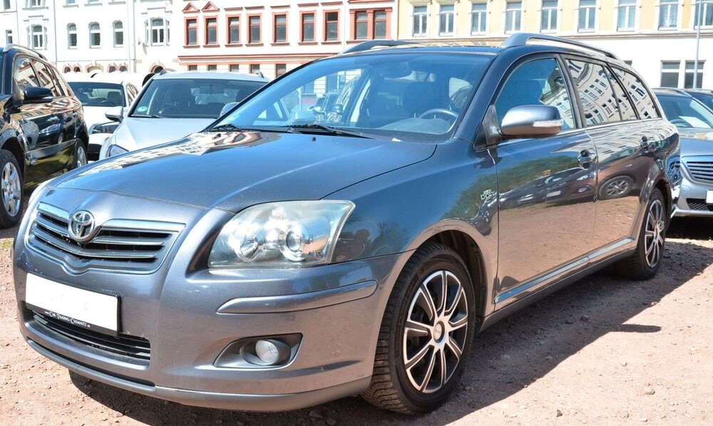Toyota Avensis 206.850 km 2.499 &euro; Chemnitz 09120