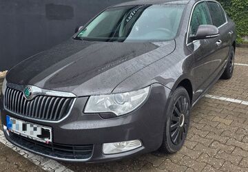 Skoda Superb 180.000 km 5.999 &euro; Röhrsdorf 09247